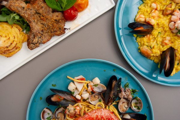 Piatti di pesce e carne del menu del Punta Grò Bistrot